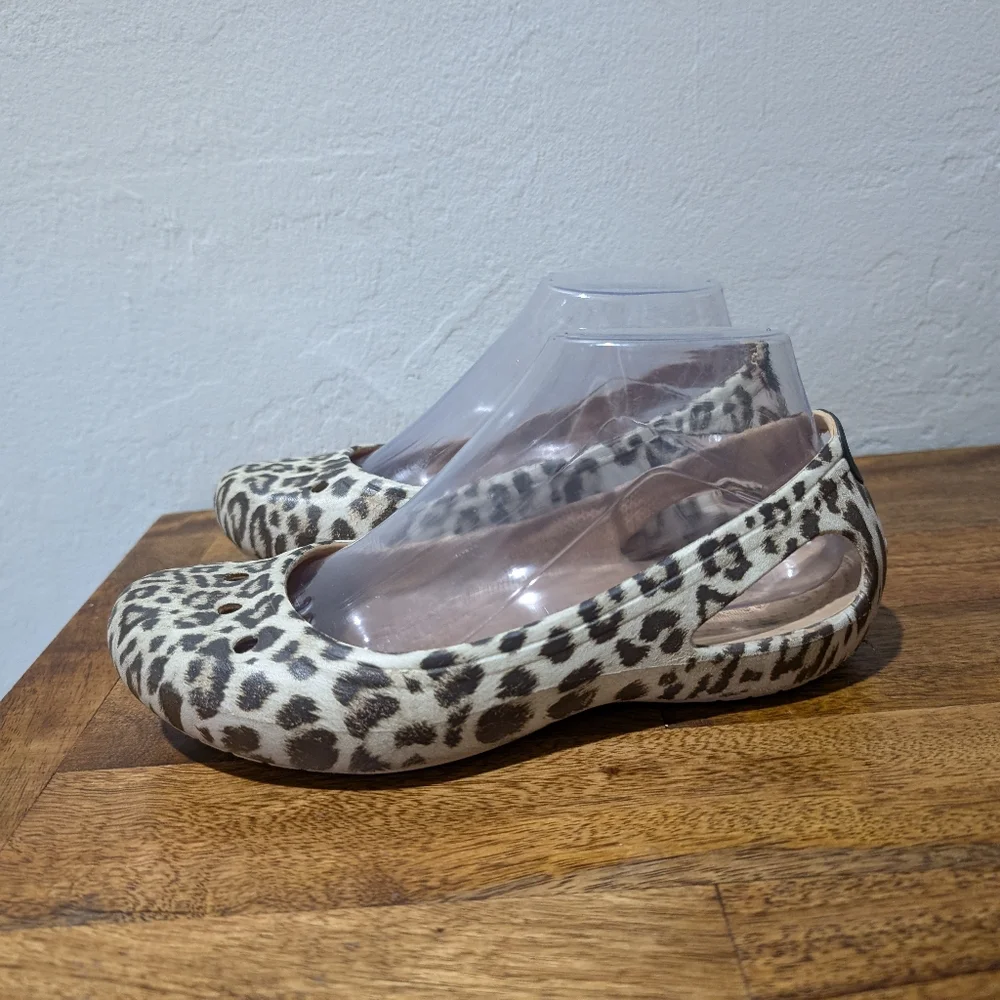 Crocs Kadee Leopard‎ Print Slingback Ballet Flats Size7